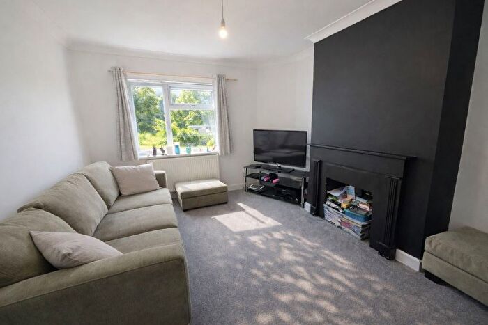 2 Bedroom Maisonette For Sale In Limpsfield Road, Warlingham, Croydon, CR6