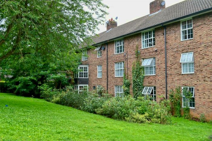 1 Bedroom Flat To Rent In Haldens, Welwyn Garden City, AL7