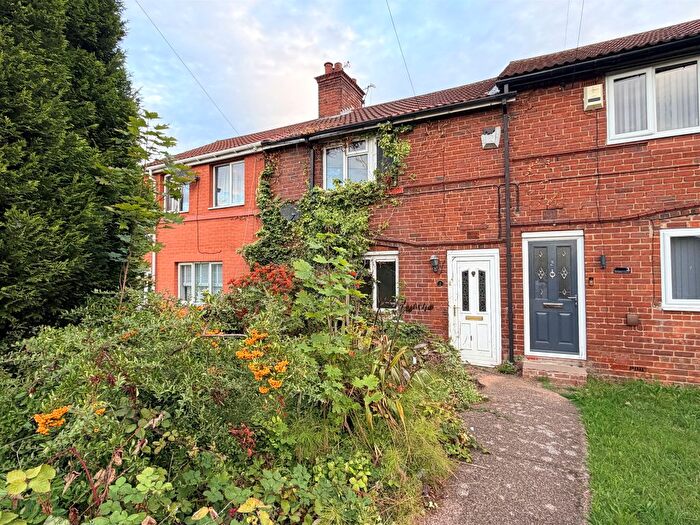 3 Bedroom Terraced House For Sale In Streatfield Crescent, New Rossington, Doncaster, DN11