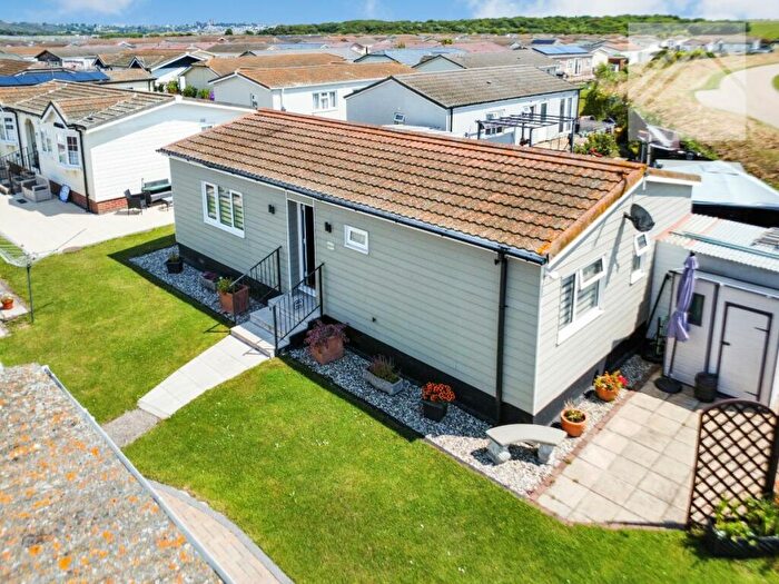 2 Bedroom Park Home For Sale In Kings Park, Canvey Island, SS8