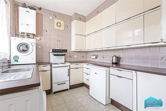 3 Bedroom Detached House For Sale In Woodside Park Road, Woodside Park, London, N12