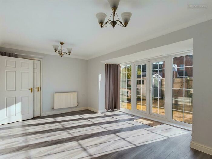 3 Bedroom Link Detached House To Rent In Riverside Park, Spalding, PE11