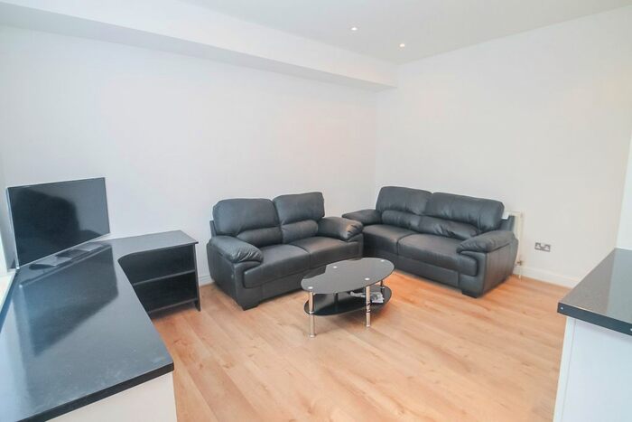 3 Bedroom Terraced House To Rent In Knowle Grove, Burley, Leeds, LS4