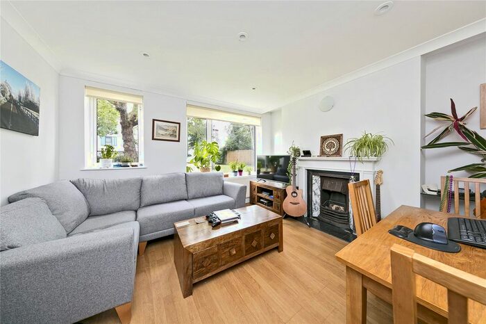 1 Bedroom Flat To Rent In Finucane Court, Lower Mortlake Road, Richmond, Surrey, TW9