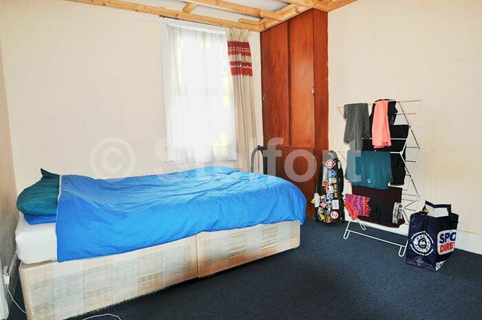 Studio To Rent In West Green Road, London, N15