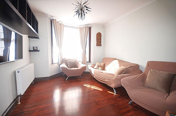 3 Bedroom Terraced House To Rent In Buntingbridge Road, IG2