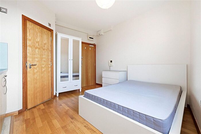 Studio To Rent In Foulden Road, Stoke Newington, London, N16