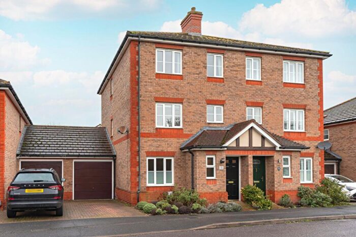 4 Bedroom Semi-Detached House For Sale In Bowmont Water, Didcot, OX11