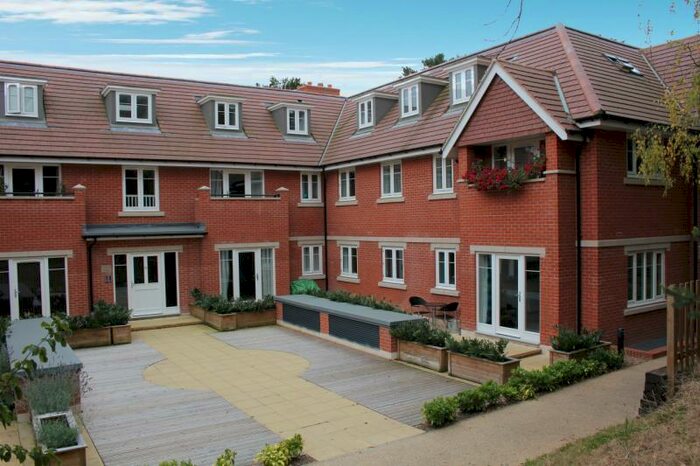 2 Bedroom Flat To Rent In Woking, GU22