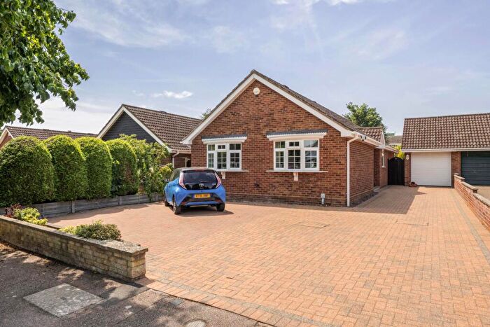 3 Bedroom Detached Bungalow For Sale In Arun Close, Brickhill, MK41
