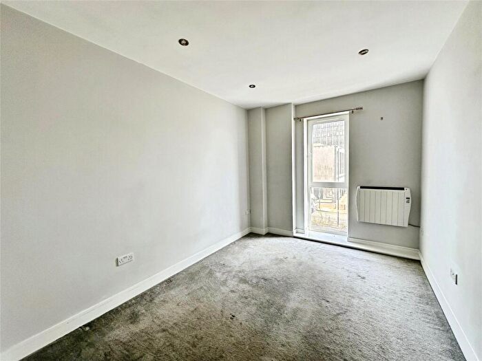 2 Bedroom Apartment For Sale In Victoria Avenue, Southend-on-Sea, Essex, SS2