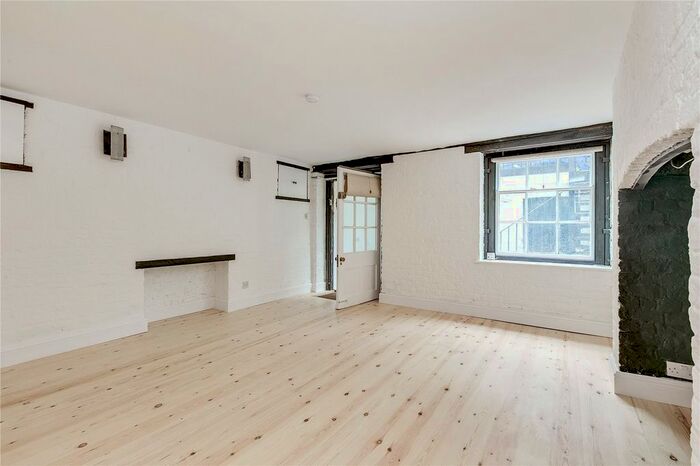1 Bedroom Flat To Rent In Almeida Street, Islington, London, N1