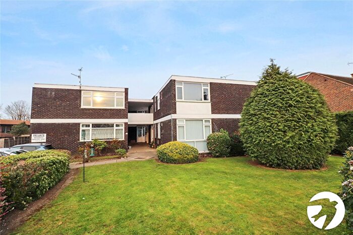 3 Bedroom Flat For Sale In Upper Park Road, Belvedere, DA17