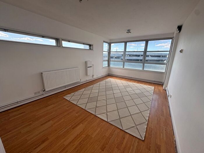 2 Bedroom Flat To Rent In Staines Road West, Sunbury-On-Thames, TW16