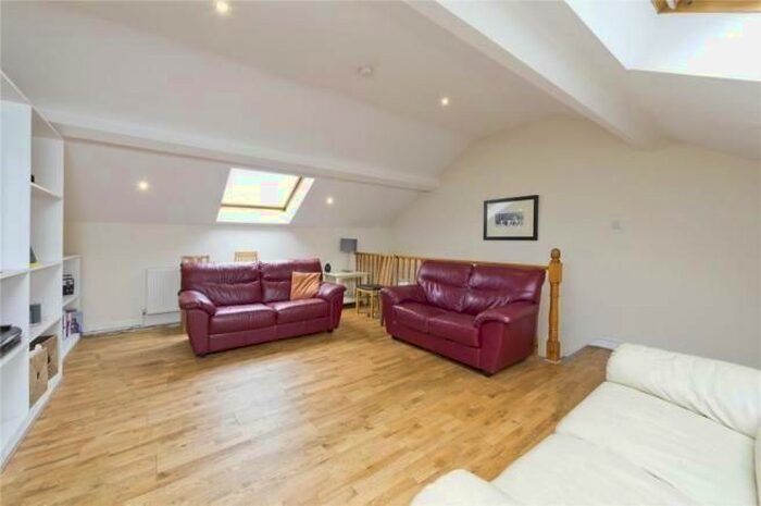 3 Bedroom Flat To Rent In Landor Road, London, SW9