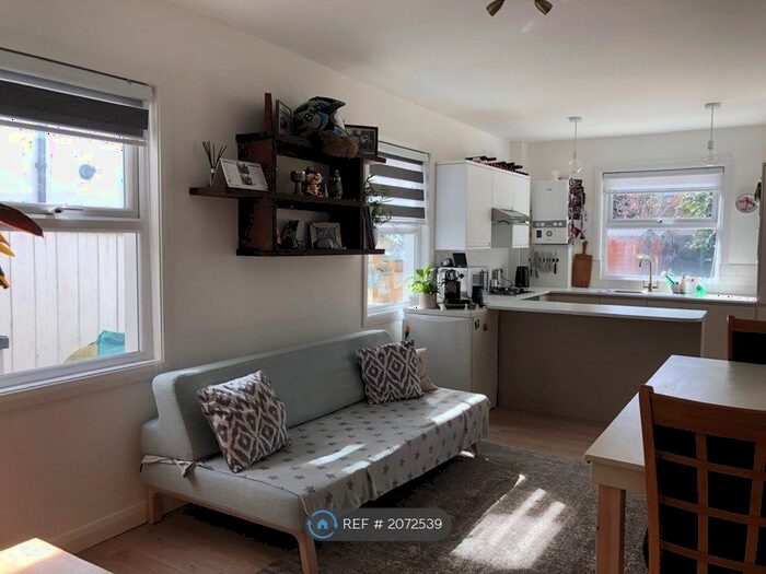 2 Bedroom Maisonette To Rent In Lee High Road, London, SE12
