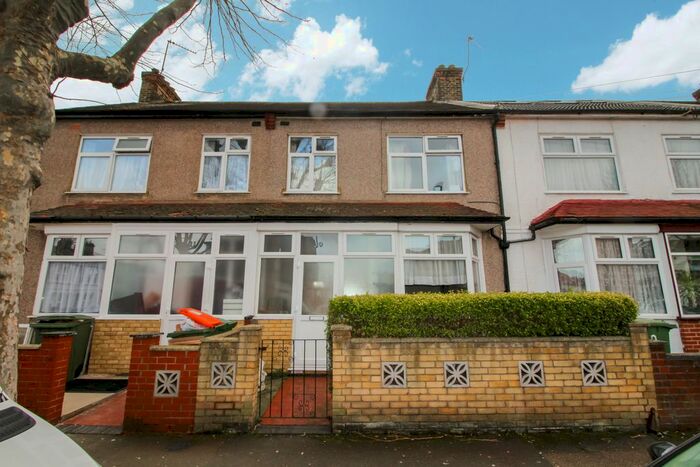 2 Bedroom Flat To Rent In Trevelyan Avenue, London E12