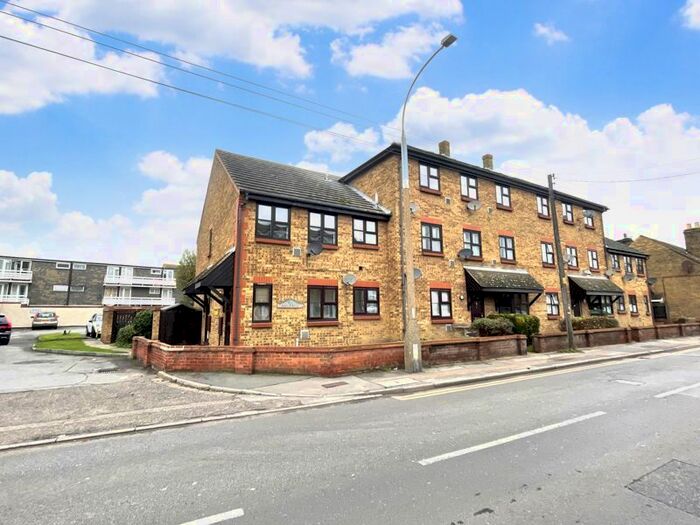 2 Bedroom Flat To Rent In Oak Court, North Road, South Ockendon, RM15