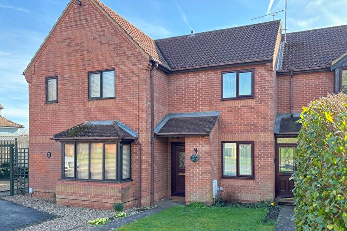 2 Bedroom Terraced House For Sale In Wing Road, Leighton Buzzard, LU7