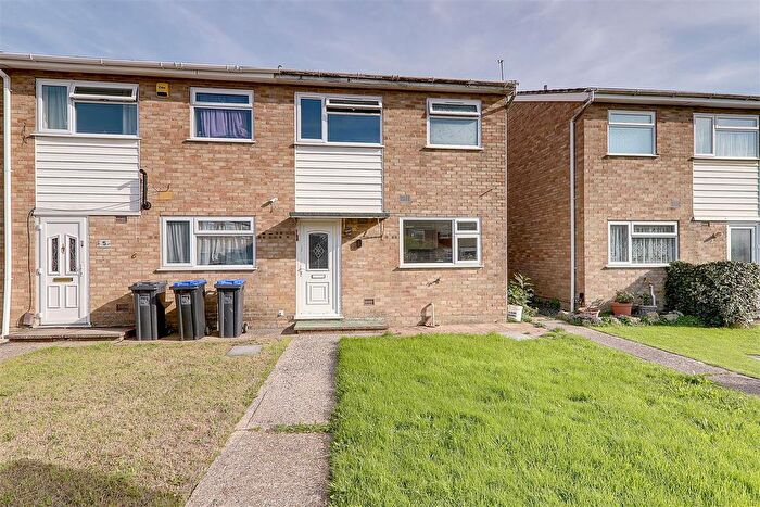 2 Bedroom End Terrace House For Sale In Redwood Close, Worthing, BN13