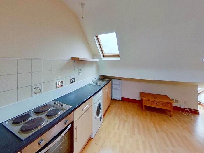 3 Bedroom Flat To Rent In Monthermer Road, Cathays, Cardiff, CF24