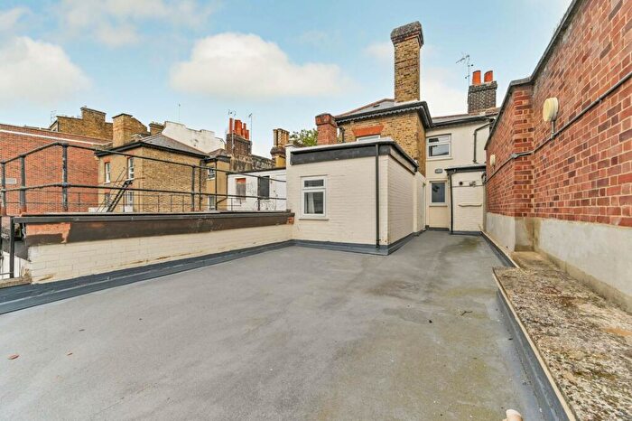 3 Bedroom Flat To Rent In North End, Central Croydon, Croydon, CR0