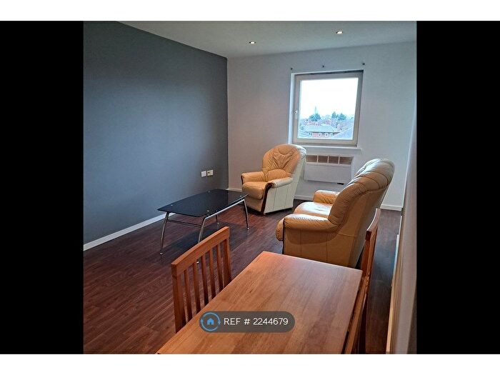 2 Bedroom Flat To Rent In Station Apartments, Crossgates, Leeds, LS15