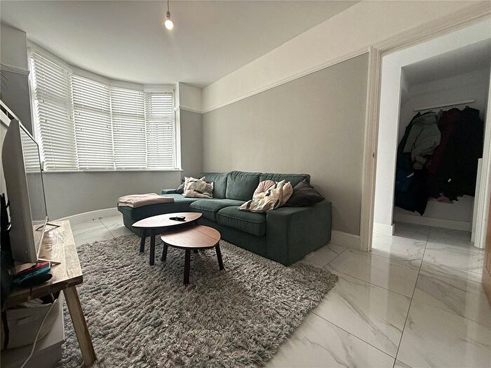 4 Bedroom Terraced House To Rent In Hutton Grove, London, N12
