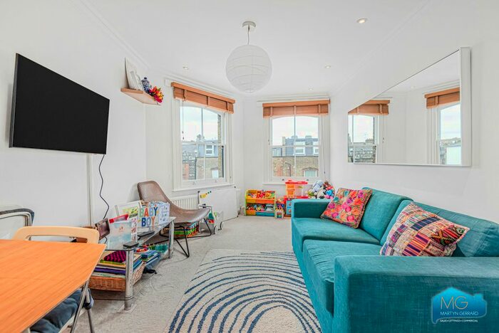 2 Bedroom Flat To Rent In Hornsey Road, Upper Holloway, London, N19