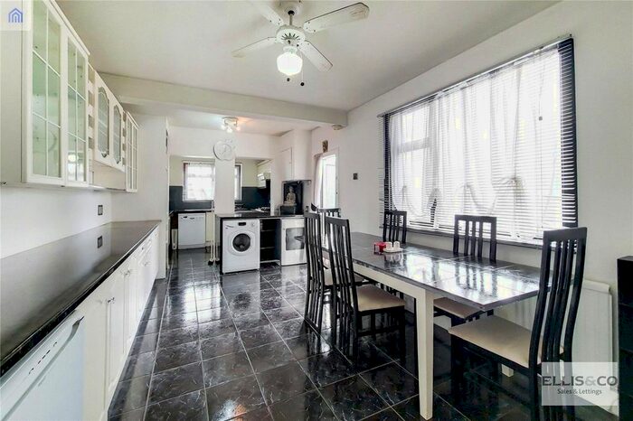 4 Bedroom Semi-Detached House To Rent In Eton Avenue, Wembley, HA0