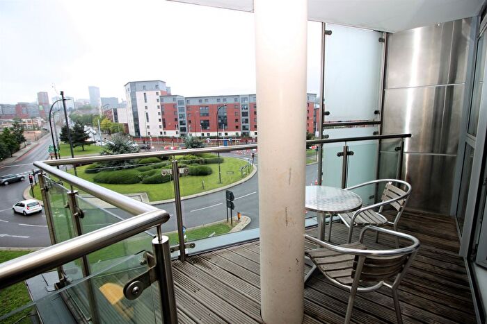 2 Bedroom Flat To Rent In Dun Street, Sheffield, South Yorkshire, Uk, S3