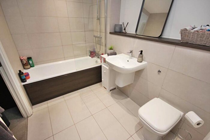 1 Bedroom Apartment For Sale In Woden Street, Salford, M5