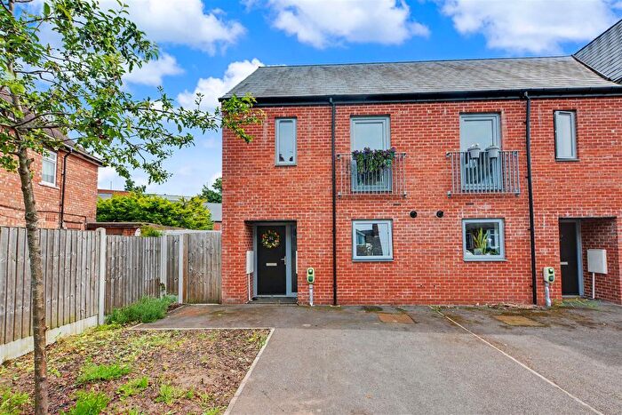 2 Bedroom End Of Terrace House For Sale In Morley Avenue, Nottingham, NG3