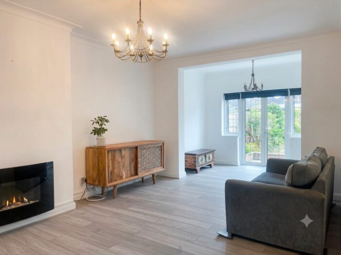 5 Bedroom Terraced House To Rent In The Drive, Harrow, HA2