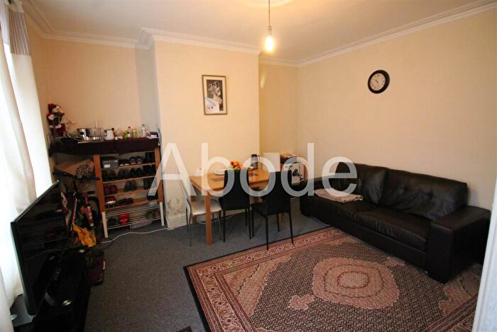 2 Bedroom House To Rent In Harold Road, Hyde Park, Leeds, LS6