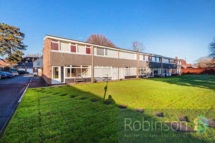 3 Bedroom End Of Terrace House For Sale In Lynton Green, Maidenhead, Berkshire, SL6