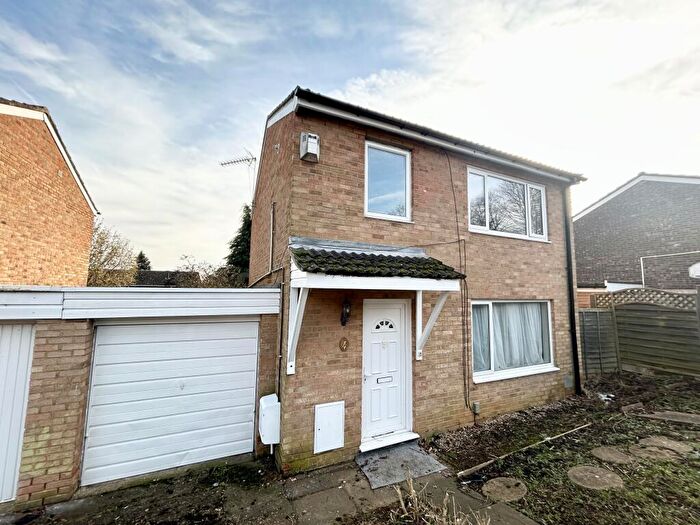 3 Bedroom House To Rent In Woburn Gate, Northampton, NN16