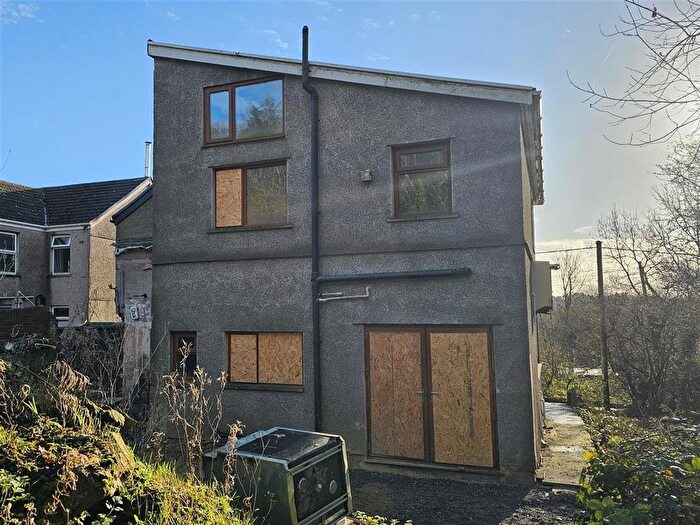 4 Bedroom Semi-Detached House For Sale In New Road, Tondu, Bridgend, CF32