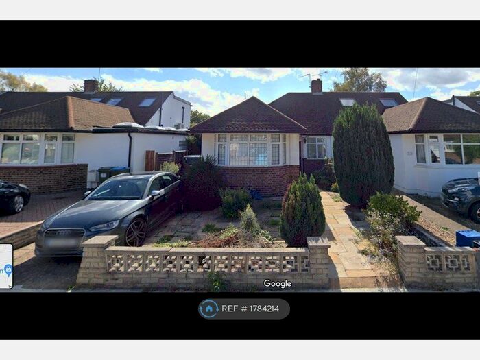 4 Bedroom Bungalow To Rent In Lime Grove, Twickenham, TW1
