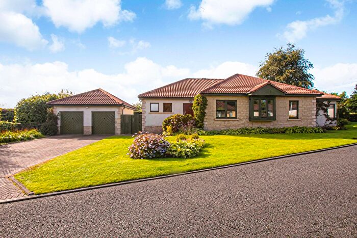 4 Bedroom Detached Bungalow For Sale In Westpark Gate, Saline, KY12