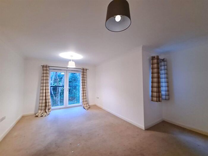 2 Bedroom Flat To Rent In Flat, Abbeyfields, Peterborough, PE2