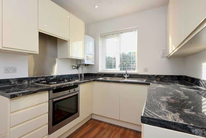 2 Bedroom Maisonette Flat To Rent In Surbiton, Kingston Upon Thames, KT5