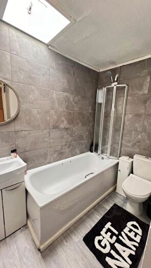 2 Bedroom Flat To Rent In Downs Road, Luton, LU1