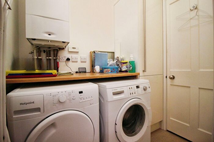 4 Bedroom Terraced House To Rent In Goddard Avenue, Swindon, SN1