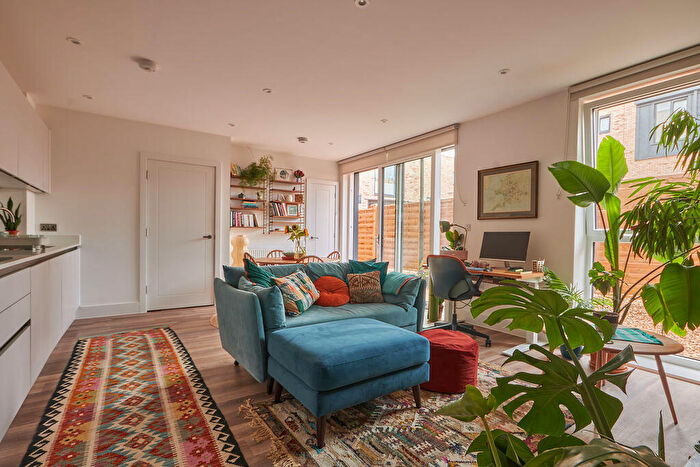1 Bedroom Flat For Sale In Winsor Avenue, St Leonards, Exeter, EX2