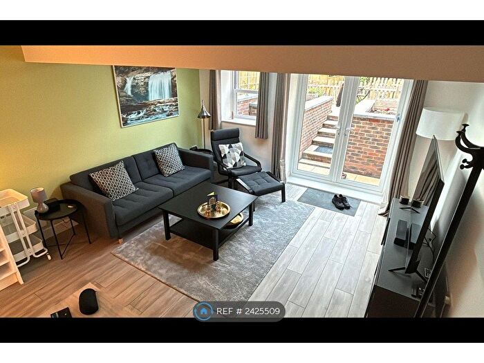 1 Bedroom Flat To Rent In West Road, Reigate, RH2