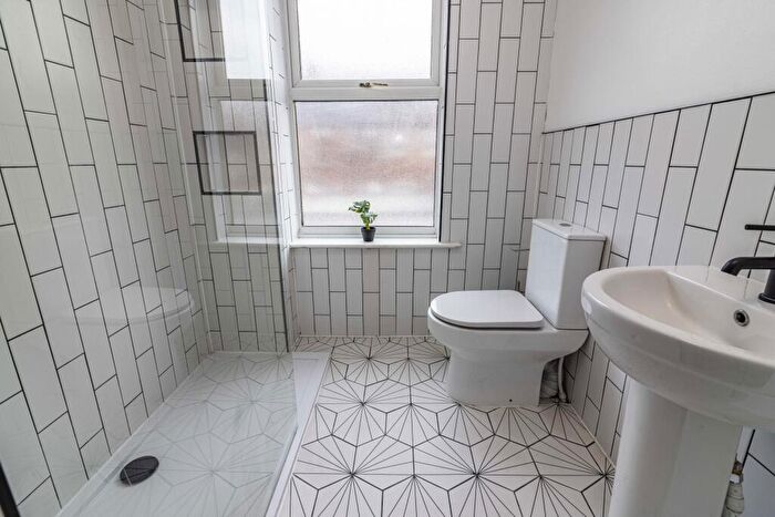 2 Bedroom Terraced House To Rent In Bed + Study Rooms -Available Now!, LN2