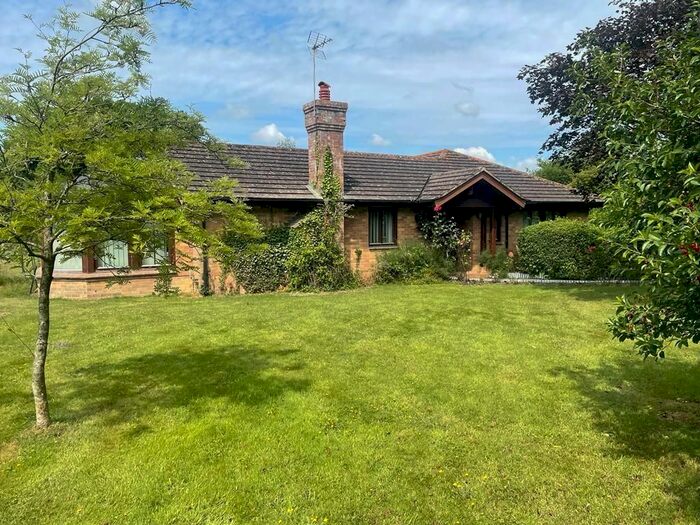 3 Bedroom Detached Bungalow For Sale In Poundhurst Road, Ruckinge, Ashford, TN26