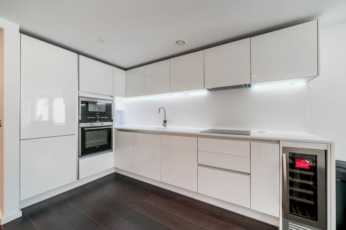 2 Bedroom Apartment To Rent In Eagle Point, City Road, London, EC1V