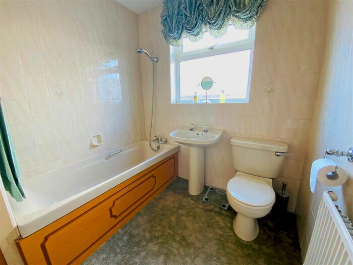2 Bedroom Bungalow For Sale In Barcombe Road, Preston, Paignton, TQ3